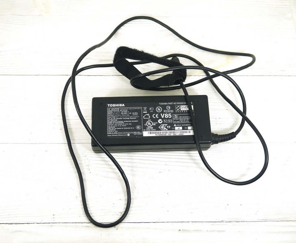 Адаптер к ноутбуку Toshiba 15V 6A 90W (ADP-90NB D), б/у